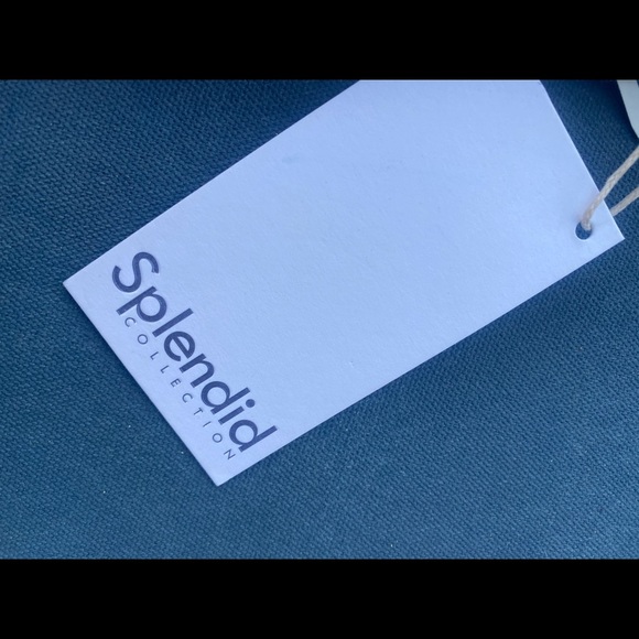 Cute and SUMMERY☀️🌴🌊SPLENDID shorts! White "sweatshirt"material w/pink trim!! - Picture 2 of 12